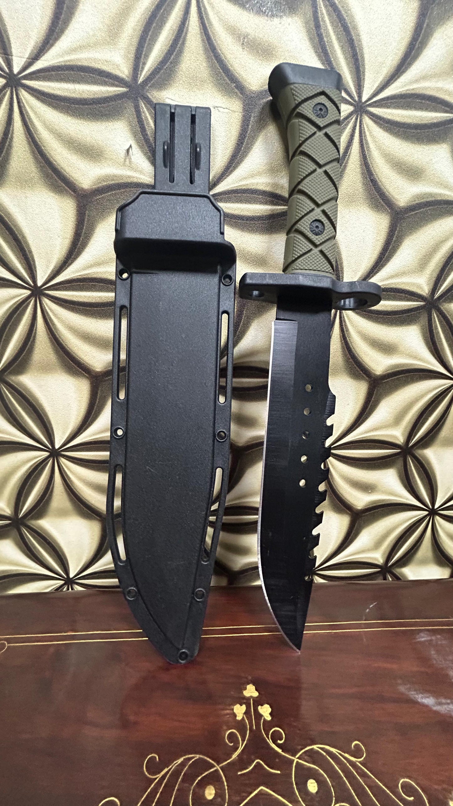 Columbia Tactical Survival Bowie Knife. Fixed Blade, Classic Bowie Knife, High Quality Carbon Steel, Comfortable Grip Handle.